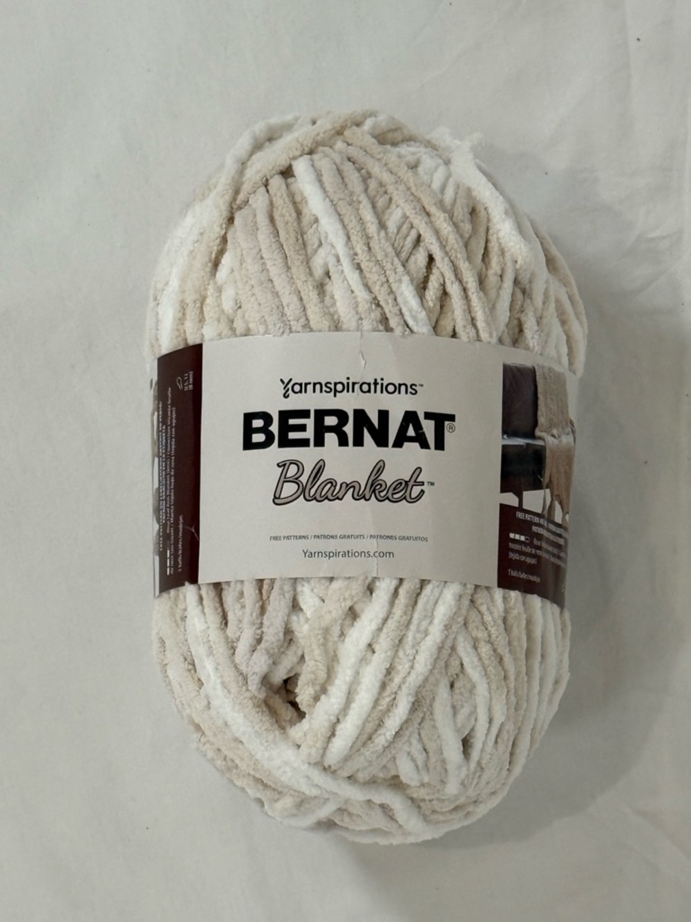 Yarnspirations Bernat Blanket Yarn 10.5oz/300g Beach Foam 220 yds NEW